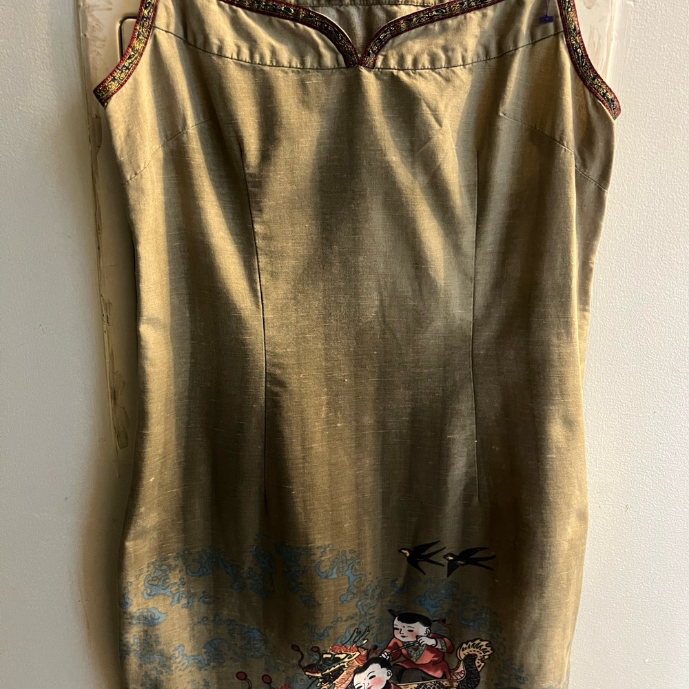 Elegant Light Green Sleeveless Dress with Asian Art